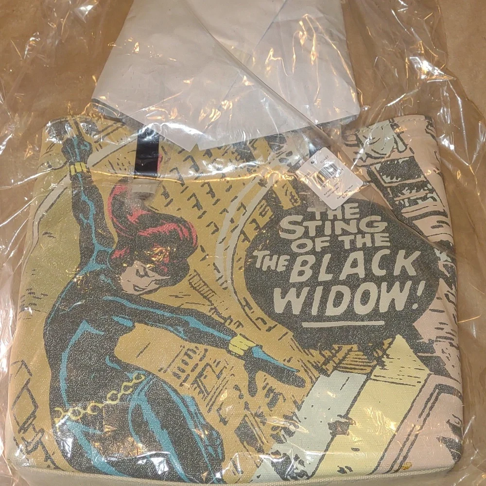 😻COACH😻 X MARVEL Black Widow Tote be first at cosplay! - Picture 10 of 12